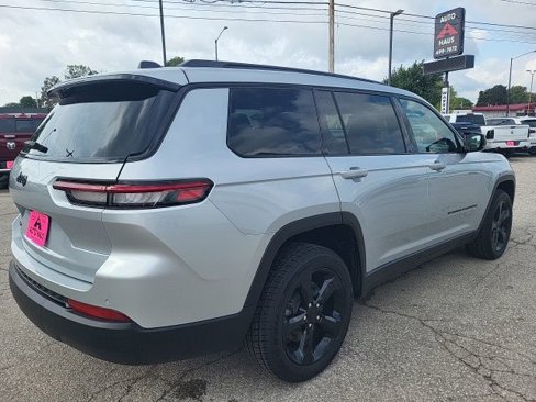 Used 2023 Jeep Grand Cherokee L Laredo image 6