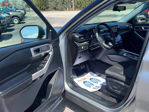 Used 2022 Ford Explorer XLT image 17