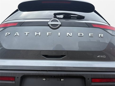 Used 2025 Nissan Pathfinder SV image 17
