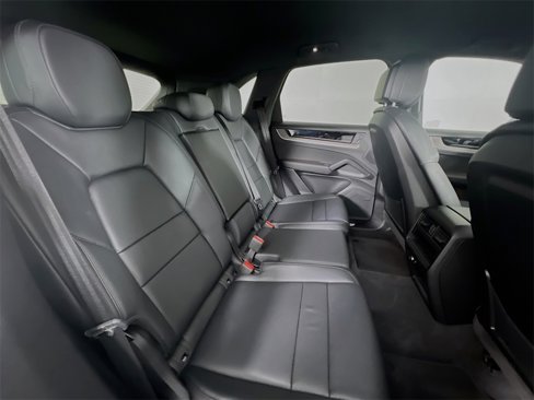 Used 2025 Porsche Cayenne image 29