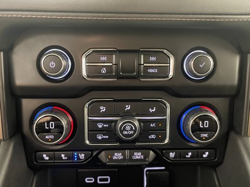 Used 2023 Chevrolet Suburban High Country image 20