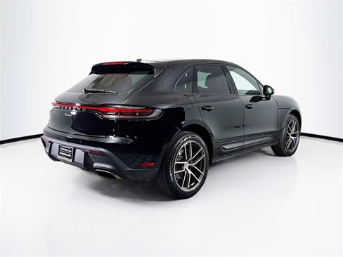 Used 2025 Porsche Macan image 9