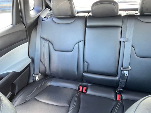 Used 2025 Jeep Compass Limited image 39