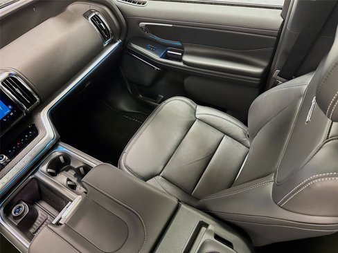 New 2025 Ford Expedition Platinum image 24
