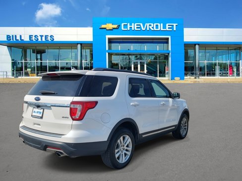 Used 2018 Ford Explorer XLT w/ Equipment Group 202A image 3