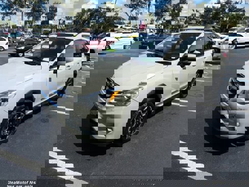 Used 2014 Subaru Crosstrek 2.0i Premium image 3