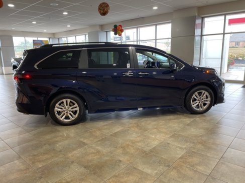 New 2025 Toyota Sienna XLE image 6