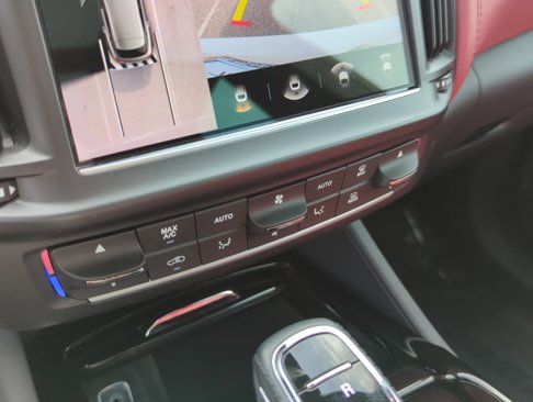 Certified 2022 Maserati Levante GT image 25