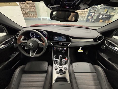 New 2025 Alfa Romeo Giulia AWD w/ Driving Assist Package image 15