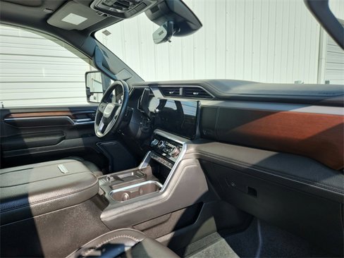 Used 2024 GMC Sierra 3500 Denali w/ Technology Package image 40