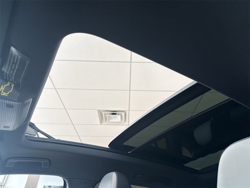 New 2025 Volkswagen Tiguan SE R-Line image 11