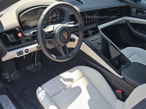 New 2025 Porsche Panamera 4 image 4