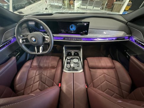 Used 2024 BMW 760i xDrive w/ Premium Package 2 image 30
