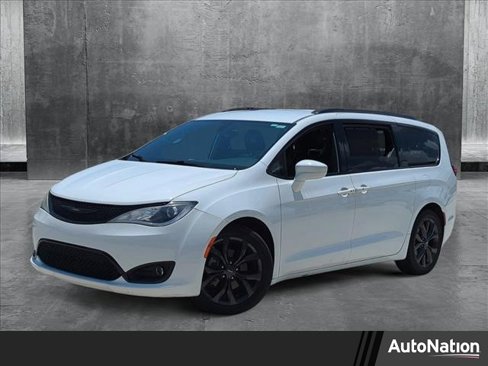 Used 2019 Chrysler Pacifica Touring-L Plus w/ S Appearance Package image 1
