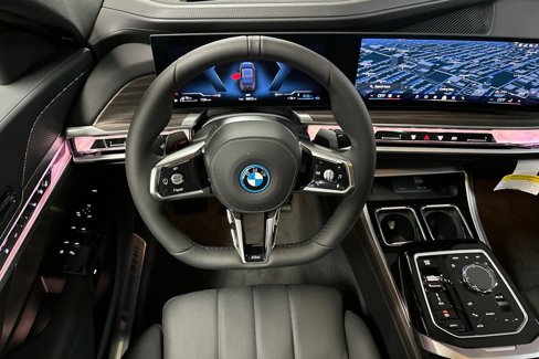 New 2026 BMW 750e xDrive image 26