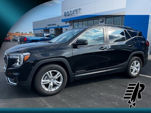 Used 2024 GMC Terrain SLE w/ Driver Convenience Package image 1