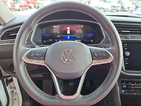 Used 2024 Volkswagen Tiguan SE image 10