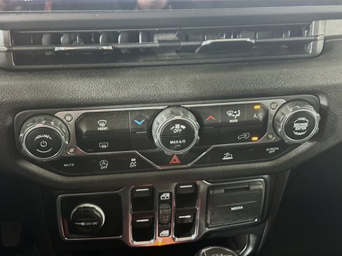 Used 2024 Jeep Gladiator Sport image 22