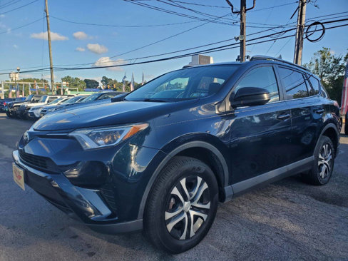 Used 2017 Toyota RAV4 LE image 1