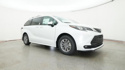New 2025 Toyota Sienna XLE image 32