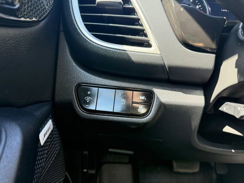 Used 2022 Kia Seltos SX w/ Sunroof Package image 33