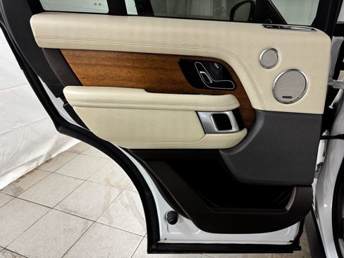 Used 2019 Land Rover Range Rover HSE image 16