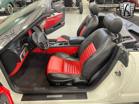 Used 2003 Ford Thunderbird image 17
