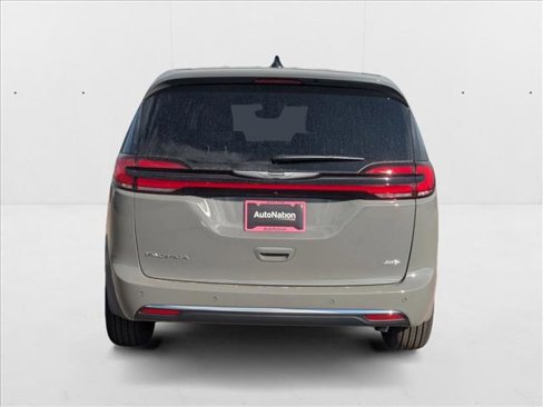 New 2025 Chrysler Pacifica Select image 8