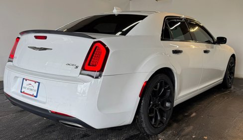 Used 2019 Chrysler 300 S image 5