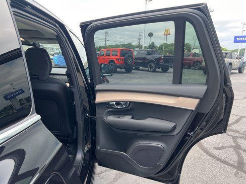 New 2026 Volvo XC90 B6 Plus w/ Protection Package Premier image 33