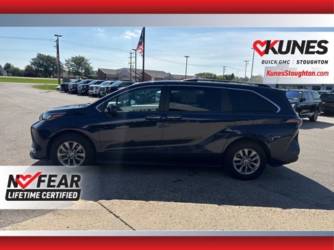 Used 2024 Toyota Sienna XLE image 6