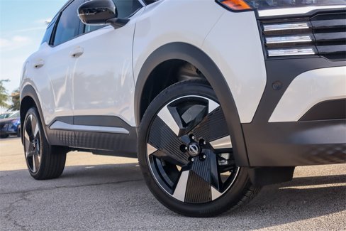 New 2026 Nissan Kicks SR image 2
