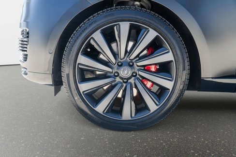 New 2025 Land Rover Range Rover SV image 10