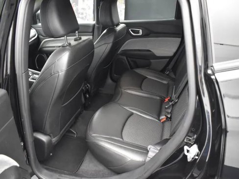 Used 2024 Jeep Compass Latitude image 15