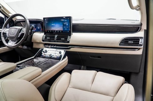 Used 2024 Lincoln Navigator Reserve w/ Monochromatic Package image 16