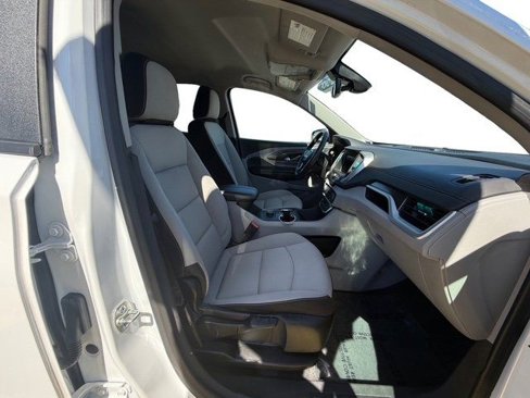 Used 2024 GMC Terrain SLE image 13