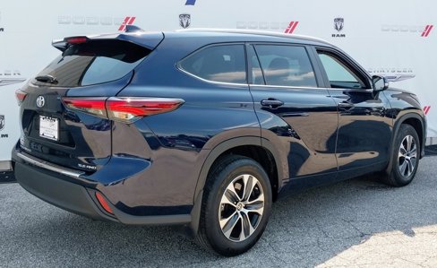 Used 2024 Toyota Highlander XLE image 5