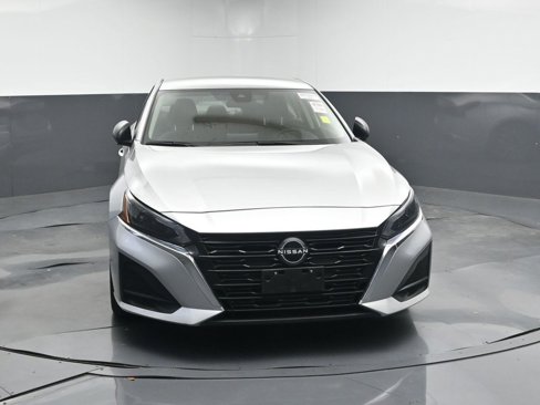 Used 2024 Nissan Altima 2.5 SV image 8