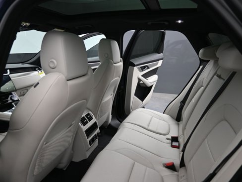 New 2026 Jaguar F-PACE R-Dynamic S image 17