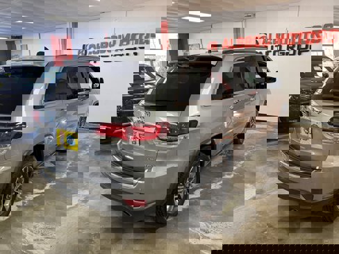 Used 2020 Jeep Grand Cherokee Limited w/ Luxury Group II image 9