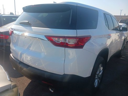 Used 2021 Chevrolet Traverse LS image 3