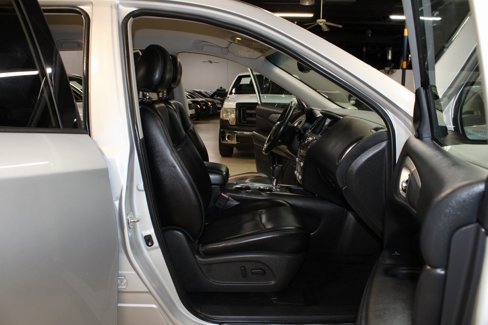 Used 2020 Nissan Pathfinder SL image 15