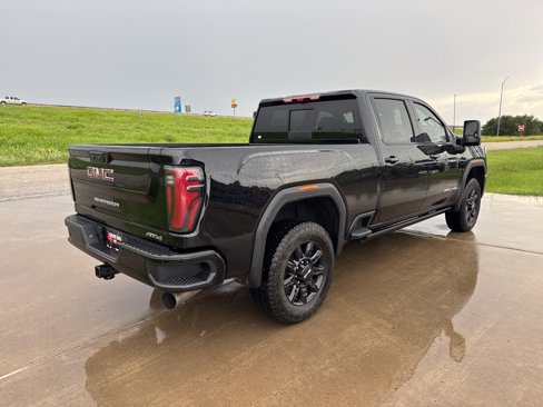 Used 2025 GMC Sierra 2500 AT4 w/ AT4 Premium Plus Package image 5