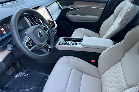 New 2026 Volvo XC90 B6 Plus w/ Protection Package Premier image 8