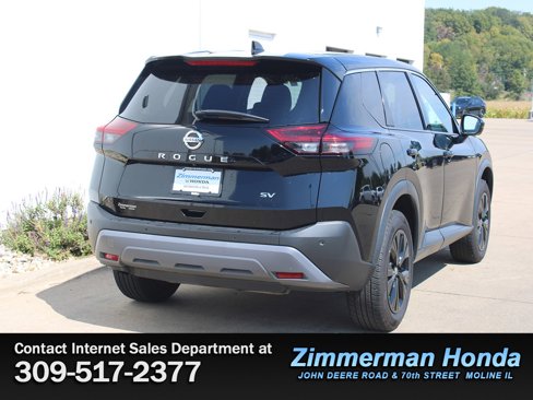 Used 2021 Nissan Rogue SV image 2