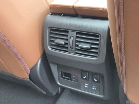 New 2026 Nissan Rogue Platinum image 9