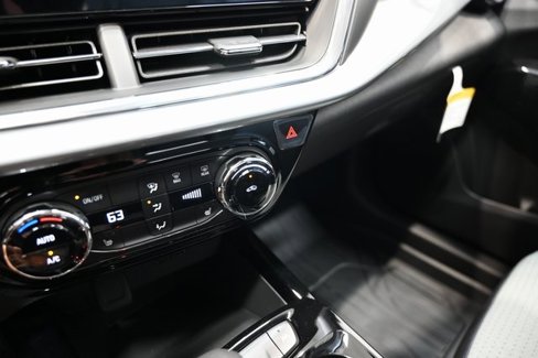 New 2025 Chevrolet Trax LT w/ Driver Confidence Package image 17