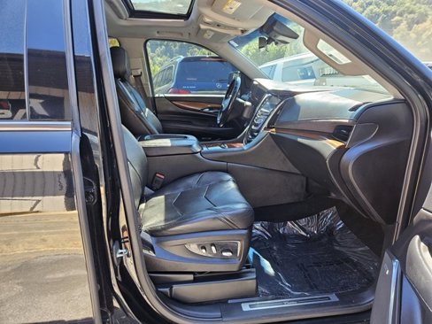 Used 2017 Cadillac Escalade ESV Luxury image 15