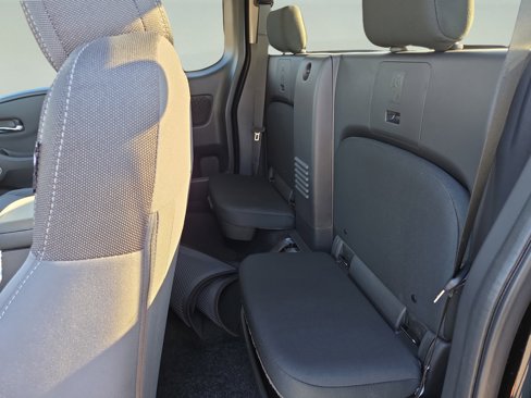 Used 2025 Nissan Frontier SV image 26