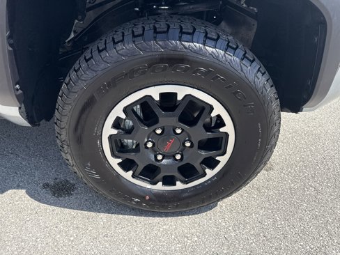 New 2025 Toyota Tacoma TRD Off-Road image 13